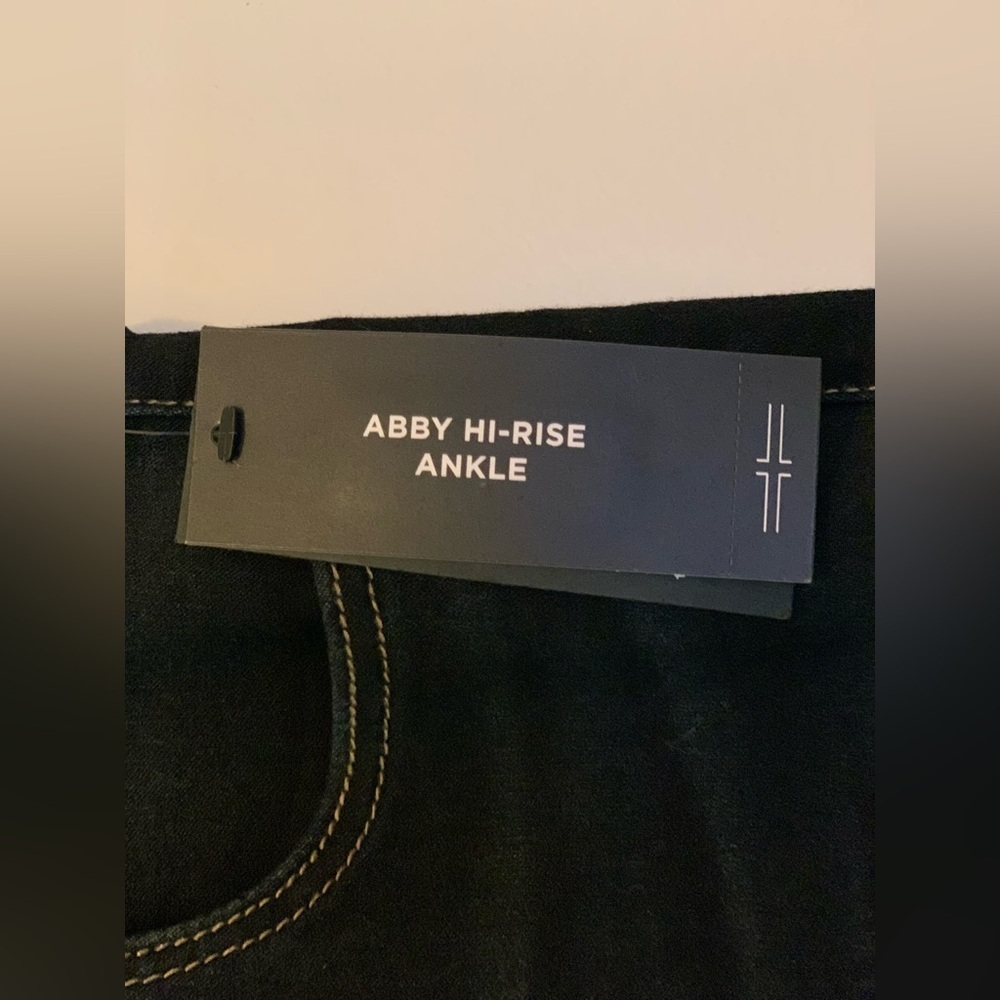 Liverpool Women's Abby  High Rise Dark Blue Ankle Jeans.     Size-8 Petite - Picture 5 of 7